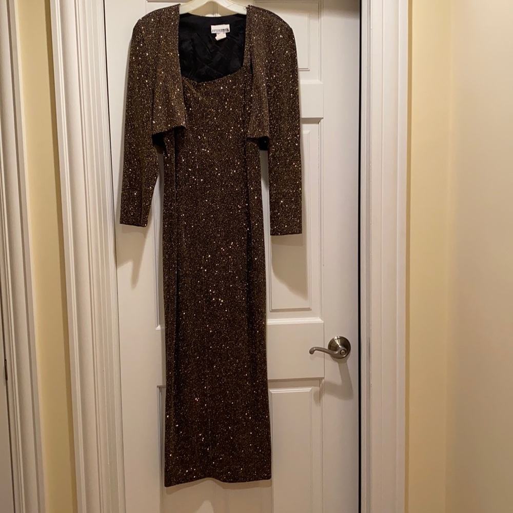 Still looking for that New Years Eve dress? Beautiful without the jacket too